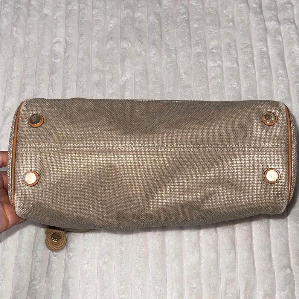 Michael Kors Island Large Grab Bag - Picture 9 of 16